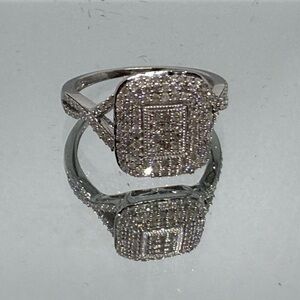 9.25 Sterling Silver Natural Diamond Ring with Geometric Design